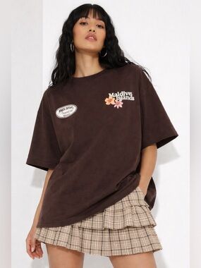 MALDIVES ISLAND GRAPHIC TEE